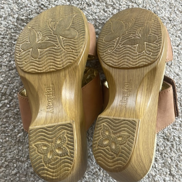 Alegria Embroidered ‘70s Leather Sandals - Picture 3 of 5
